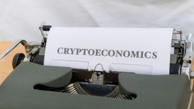 close-up mesin tik dengan kertas di atasnya